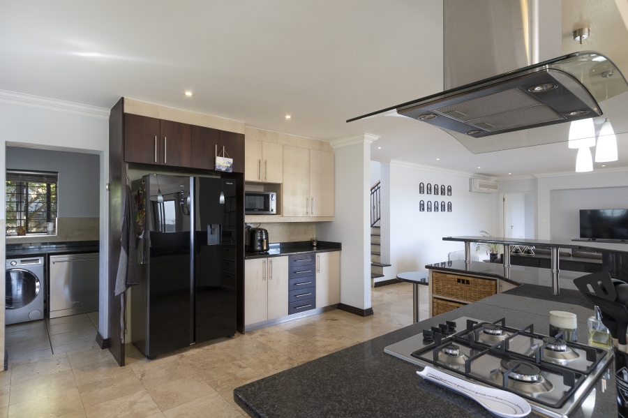 To Let 4 Bedroom Property for Rent in Heldervue Western Cape